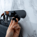 Magnet-Garderobe Spotlight mit aufgehängter Tasche