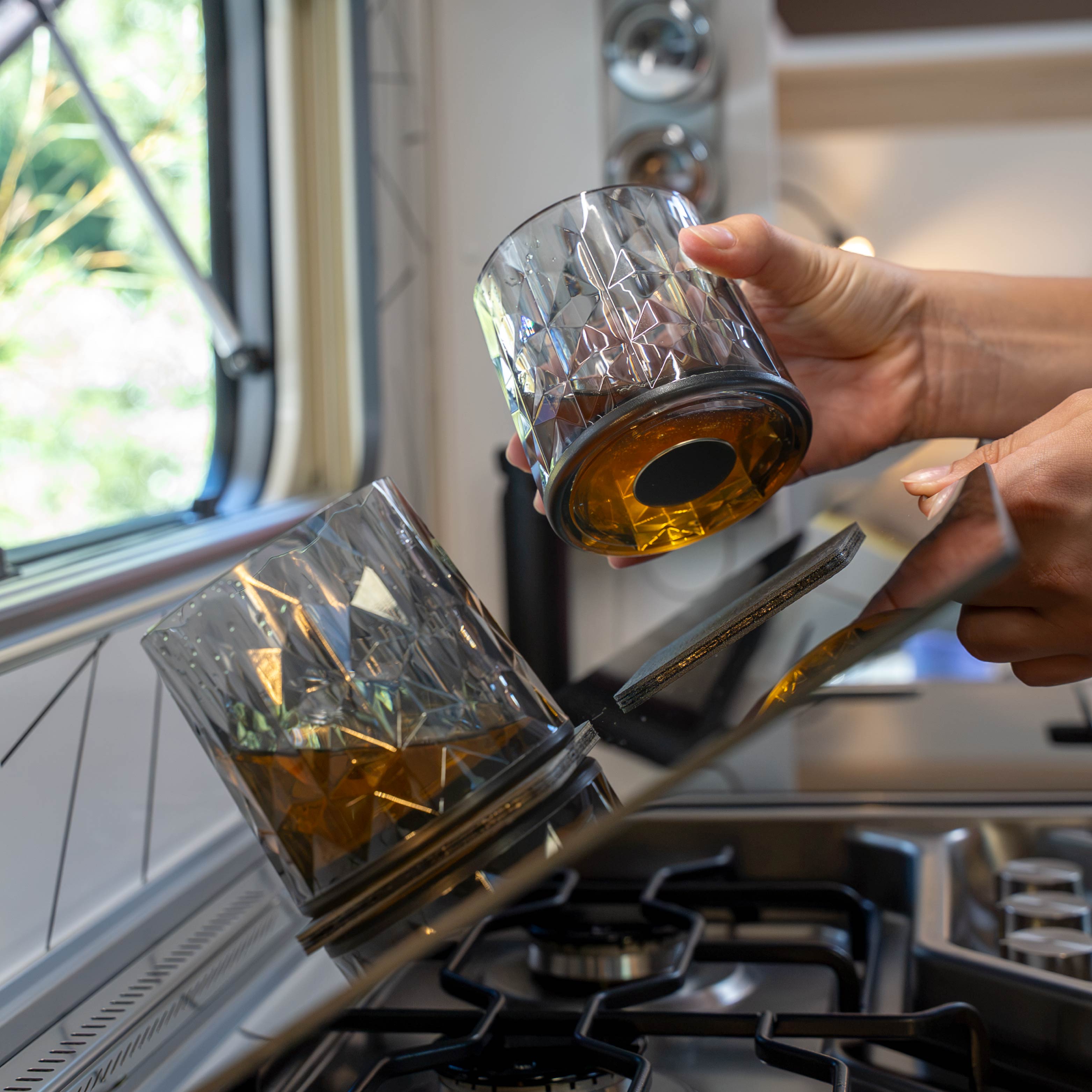 Vasos de plástico con imán TUMBLER GRIS