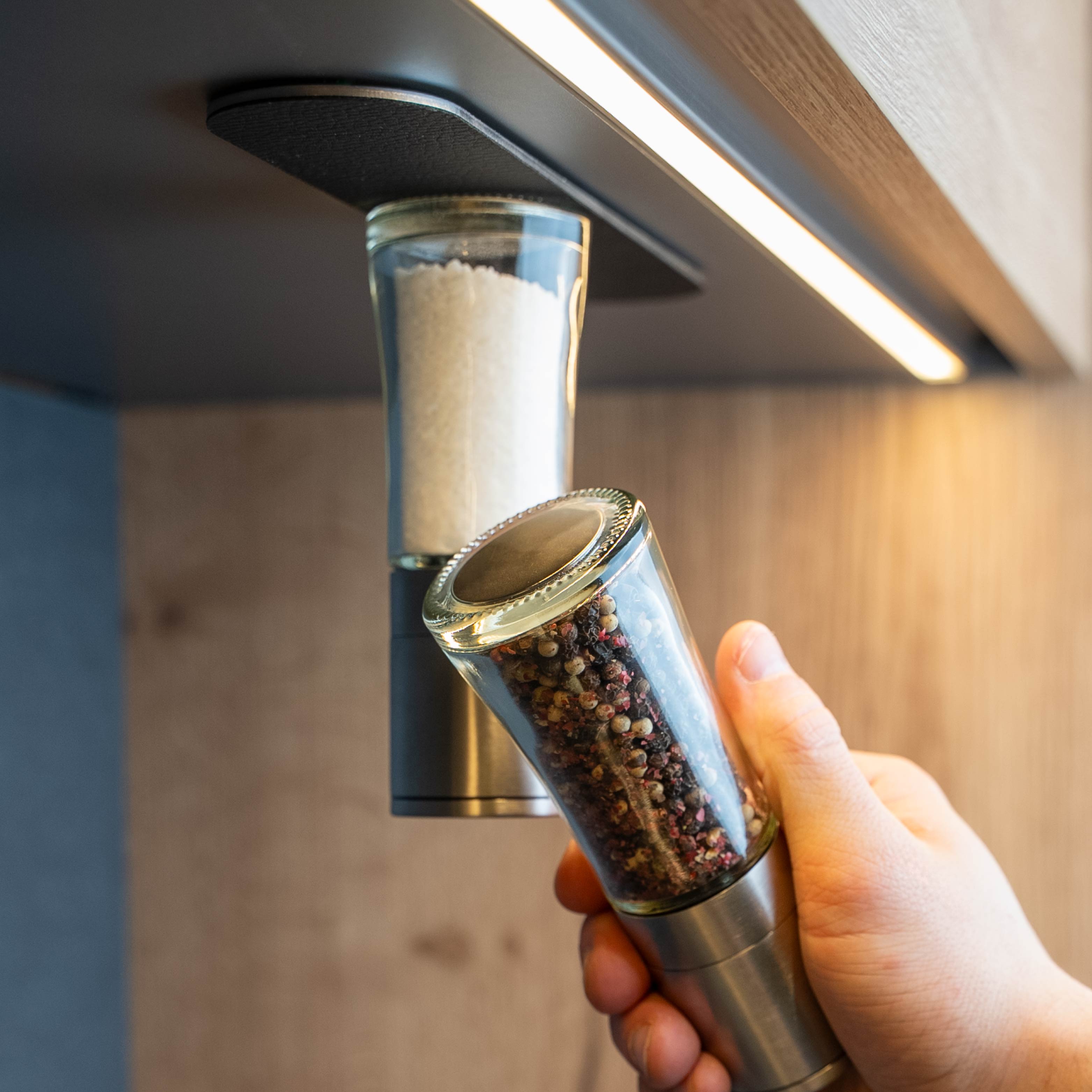 Macina spezie magnetico con barra inclusa