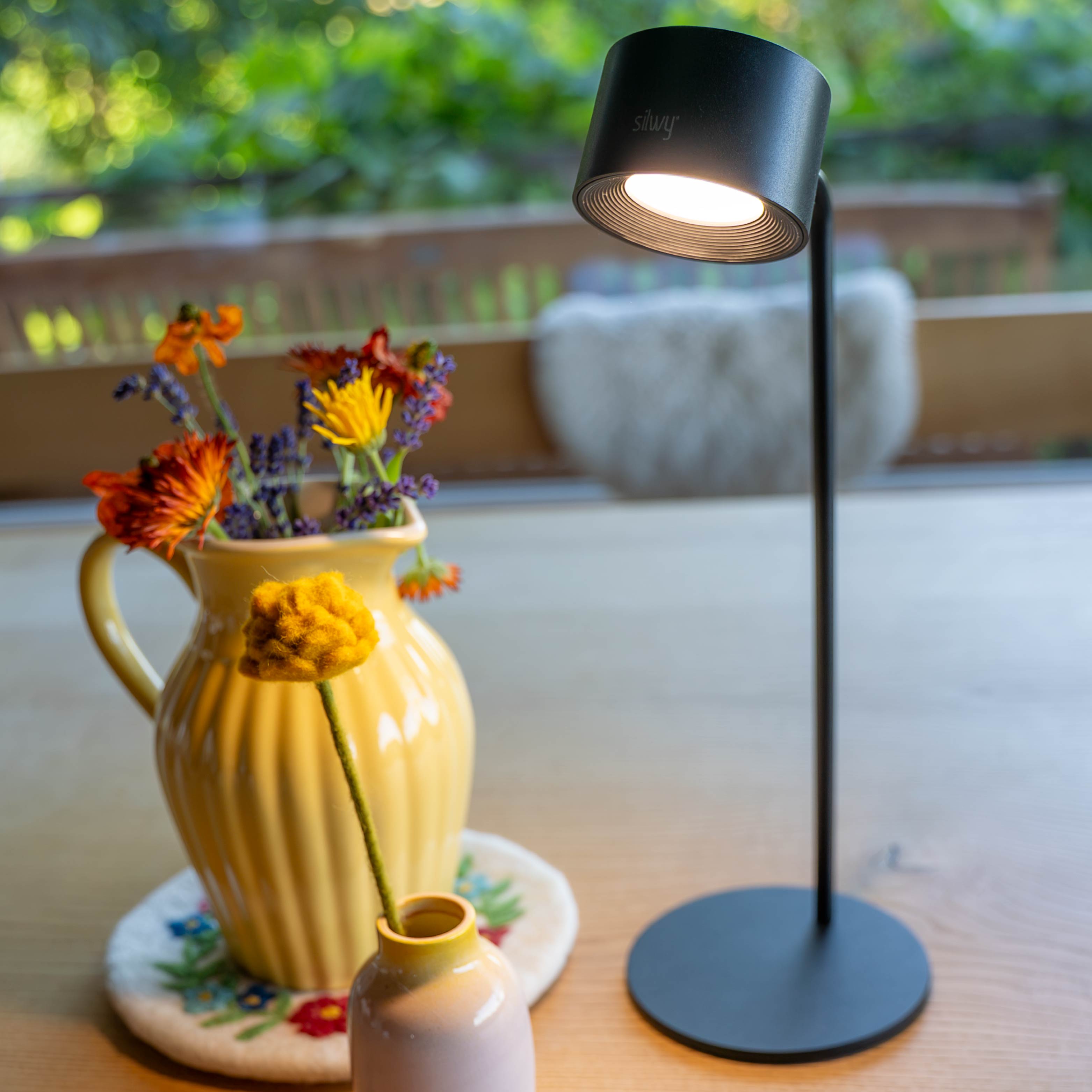 Pied de table à tête sphérique pour lampes magnétiques SPOTY