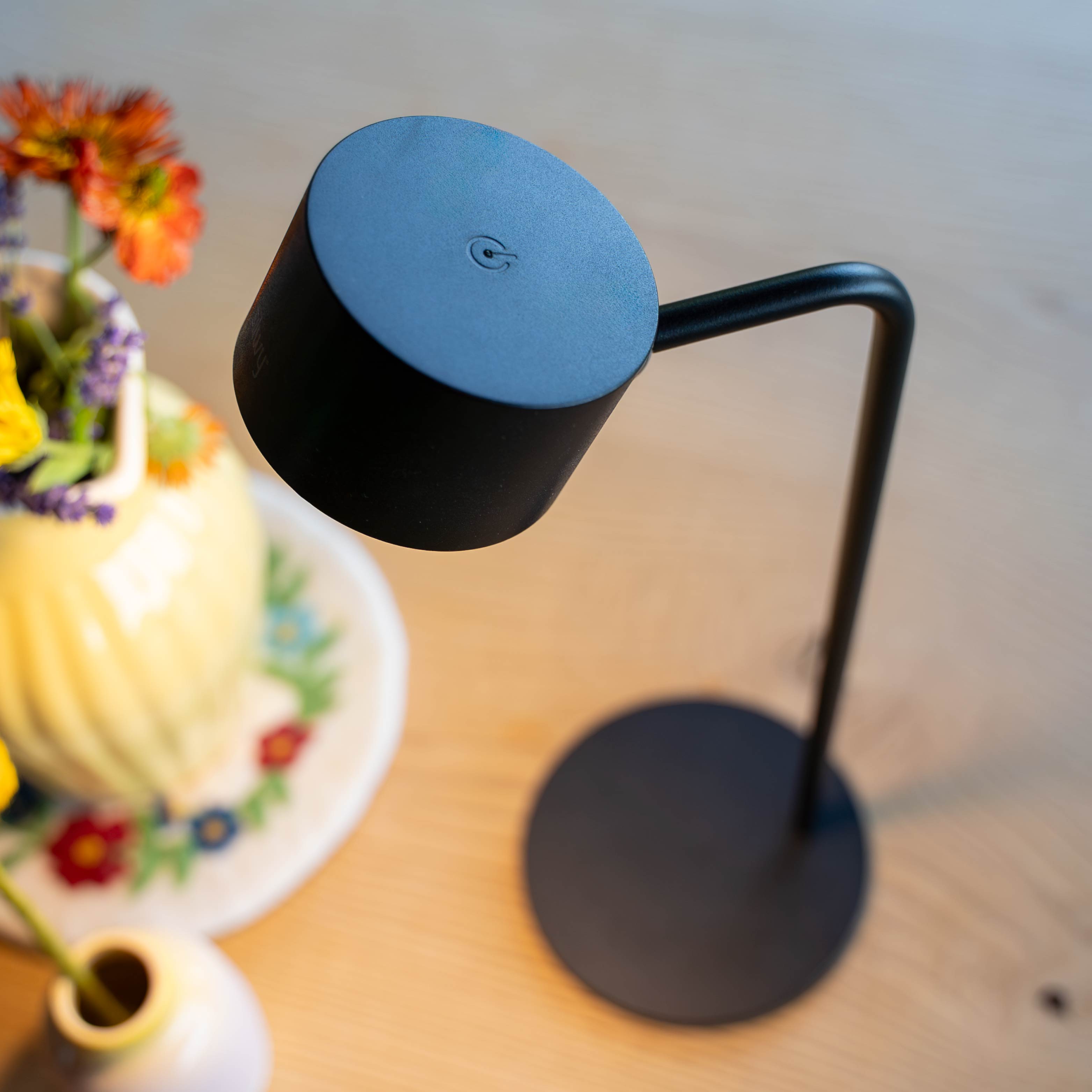 Pied de table à tête sphérique pour lampes magnétiques SPOTY