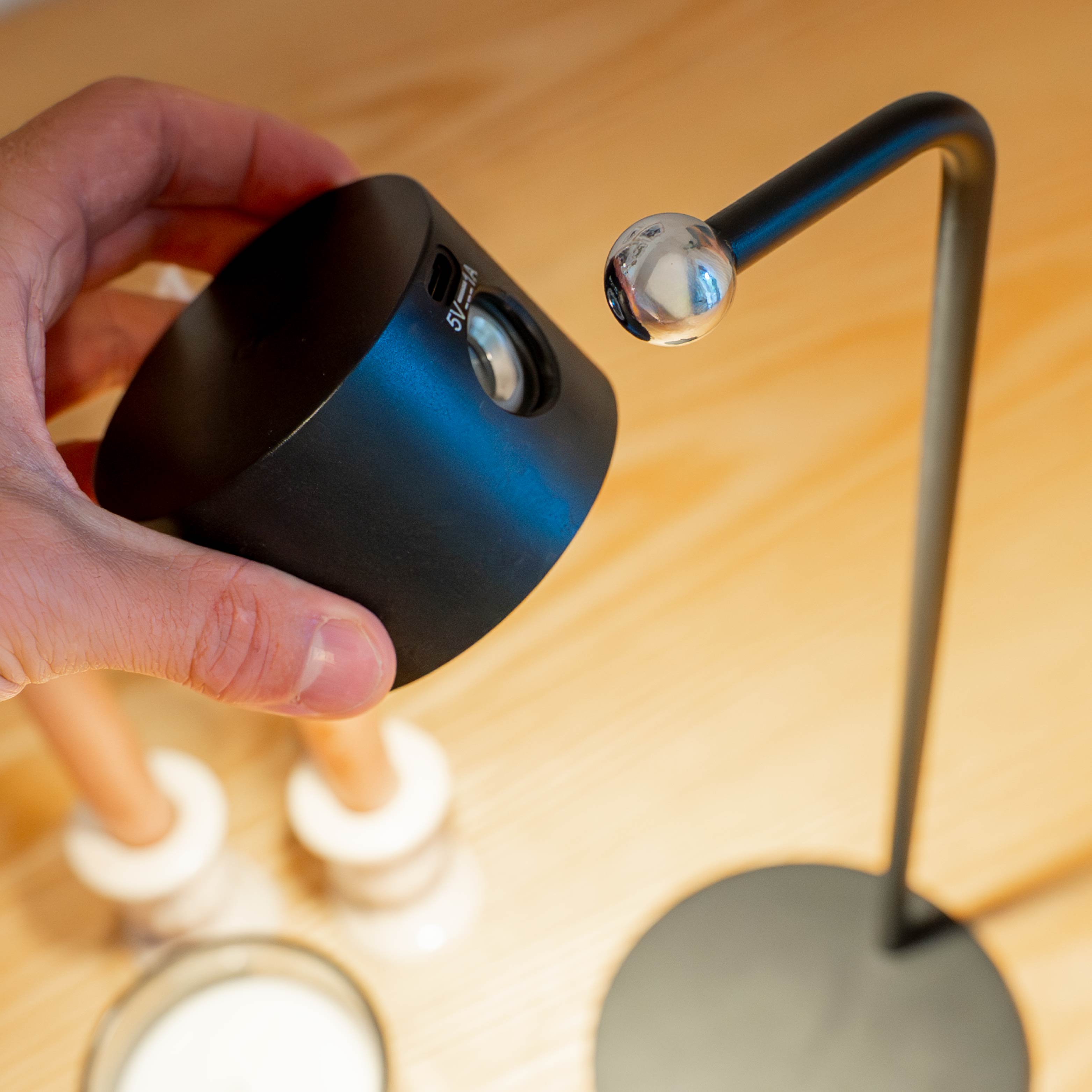 Pied de table à tête sphérique pour lampes magnétiques SPOTY