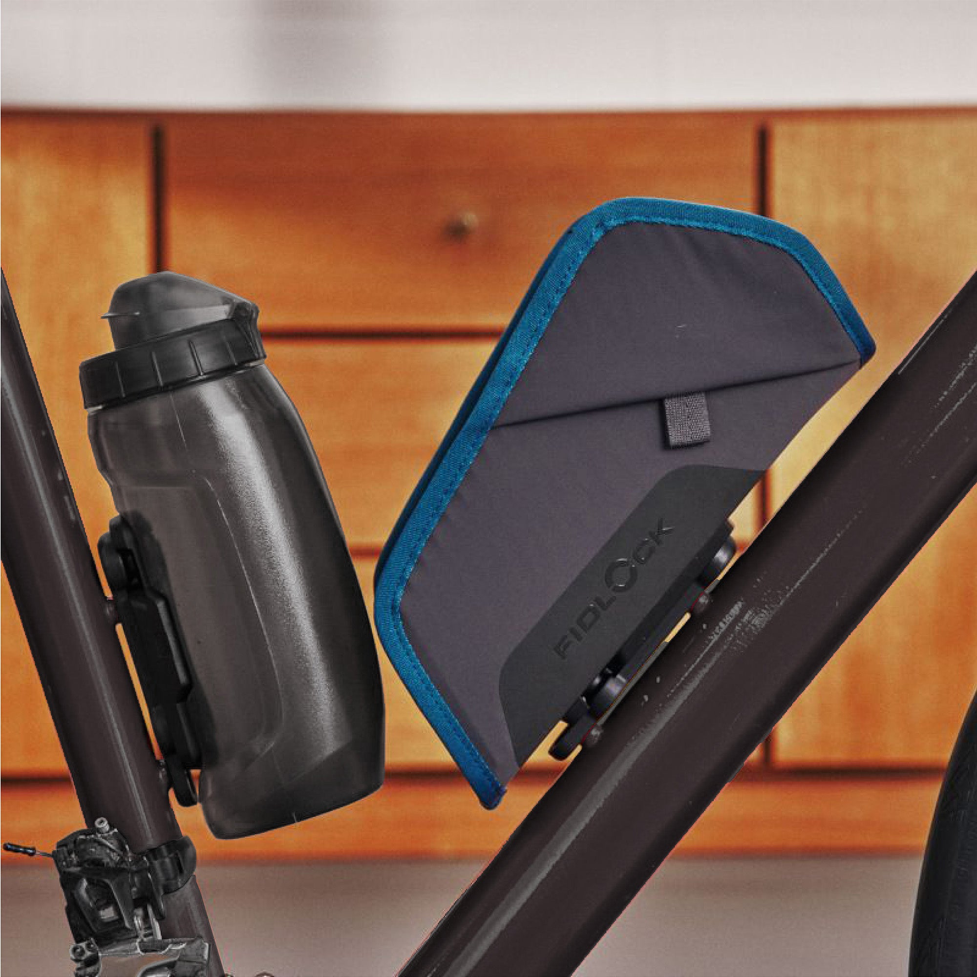 Sac magnétique FIDLOCK TWIST sac essentiel BLEU incl. base vélo
