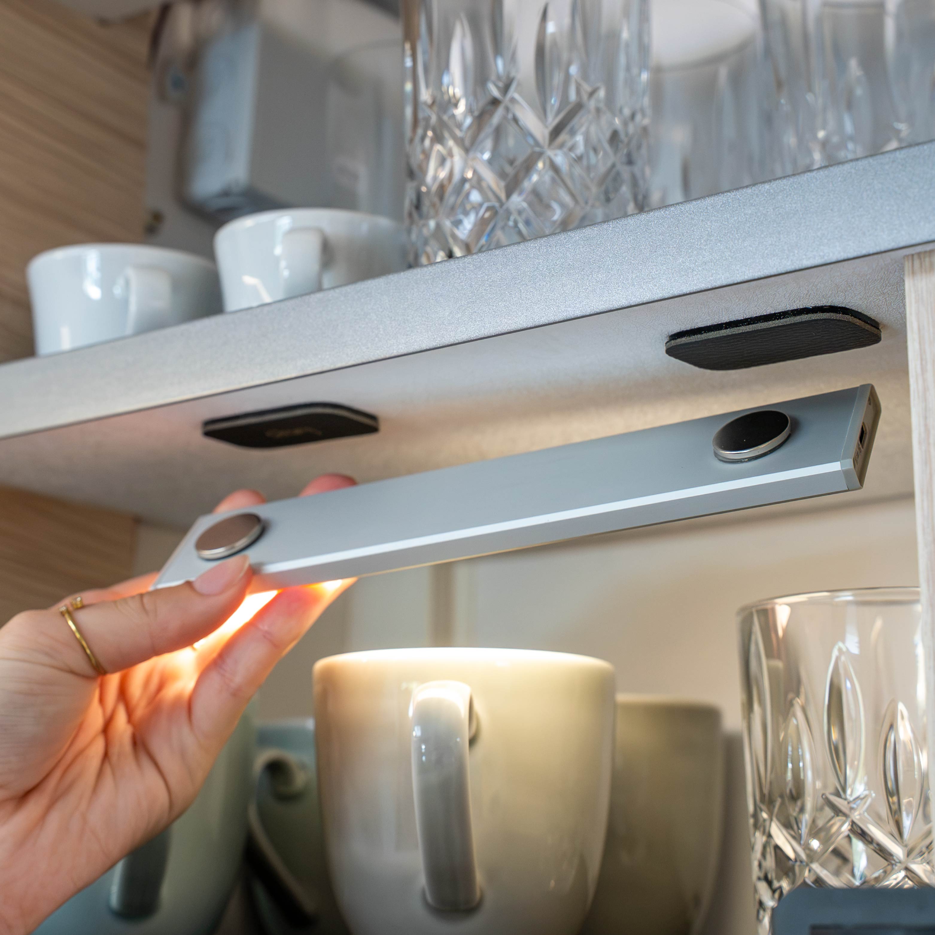 Magnet Under-Cabinet Light DIY including Pads