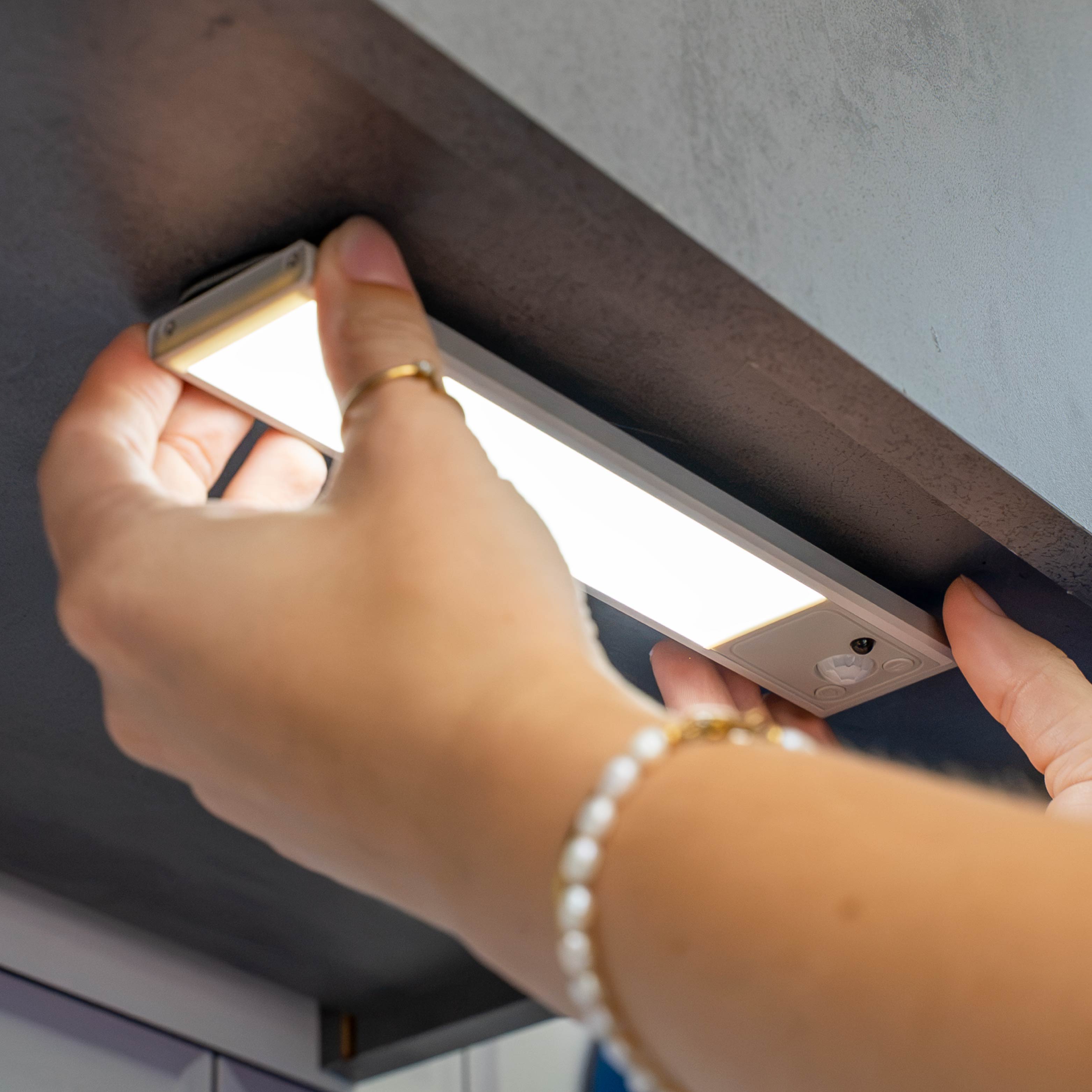 Magnet Under-Cabinet Light DIY including Pads