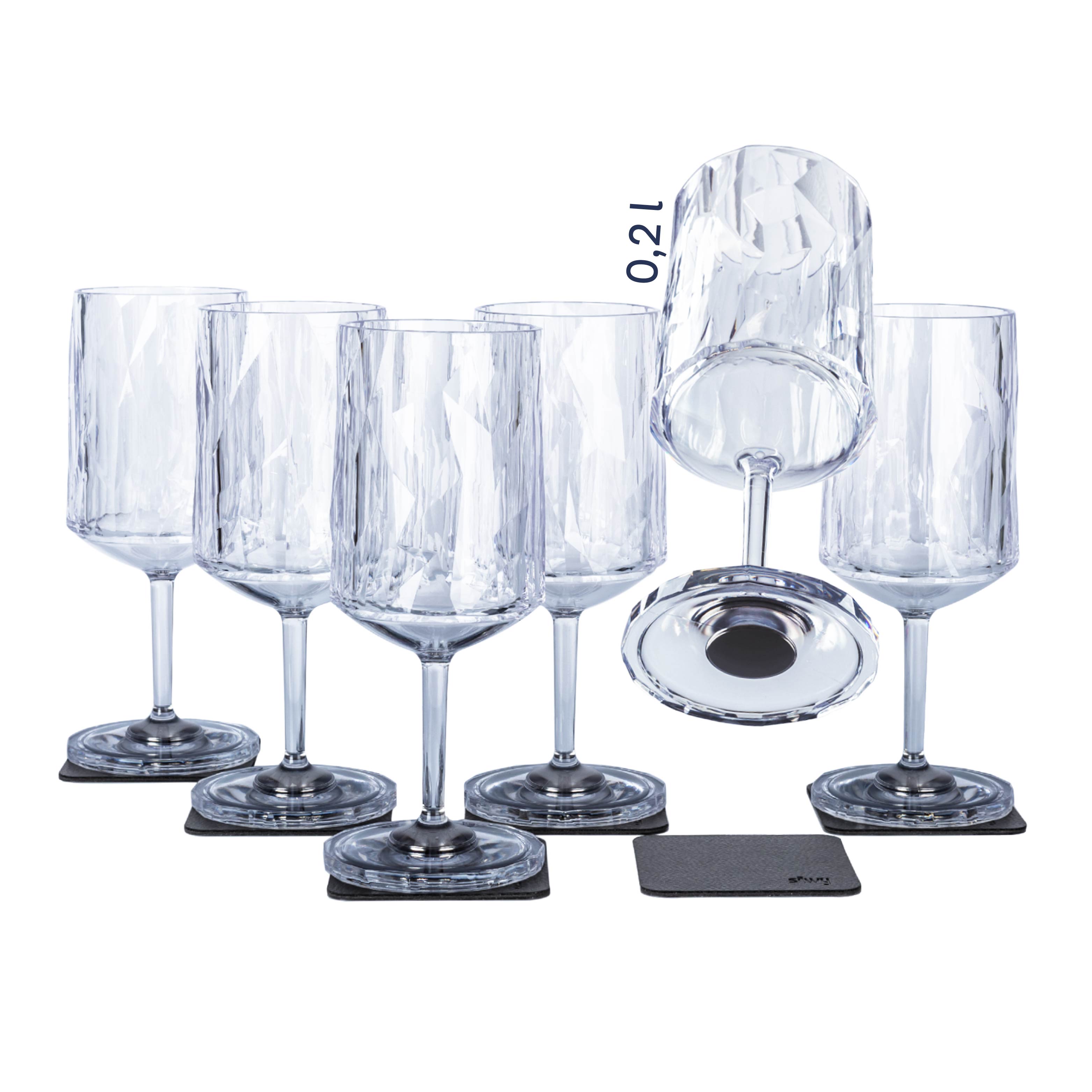 Freisteller Magnet-Kunststoffgläser Wein auf den Pads